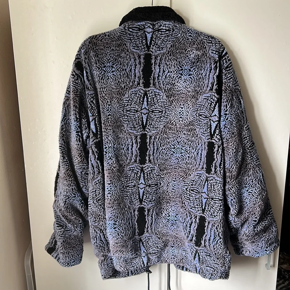 Women’s size 20 vintage zepla fleece, purple and black zip up fasten - Picture 5 of 5